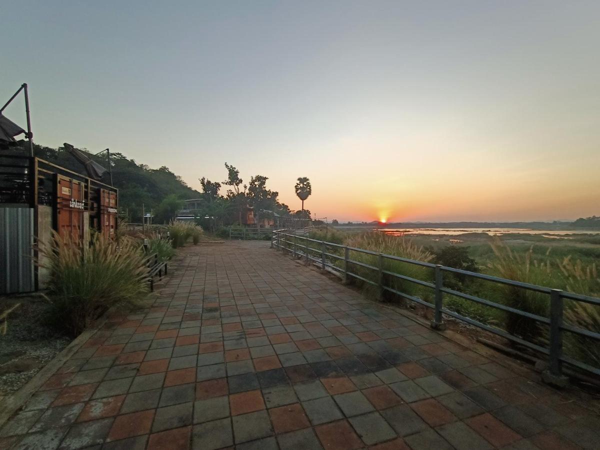 Hotel Inbox Living Rimkhong Chiang Khan Exterior foto
