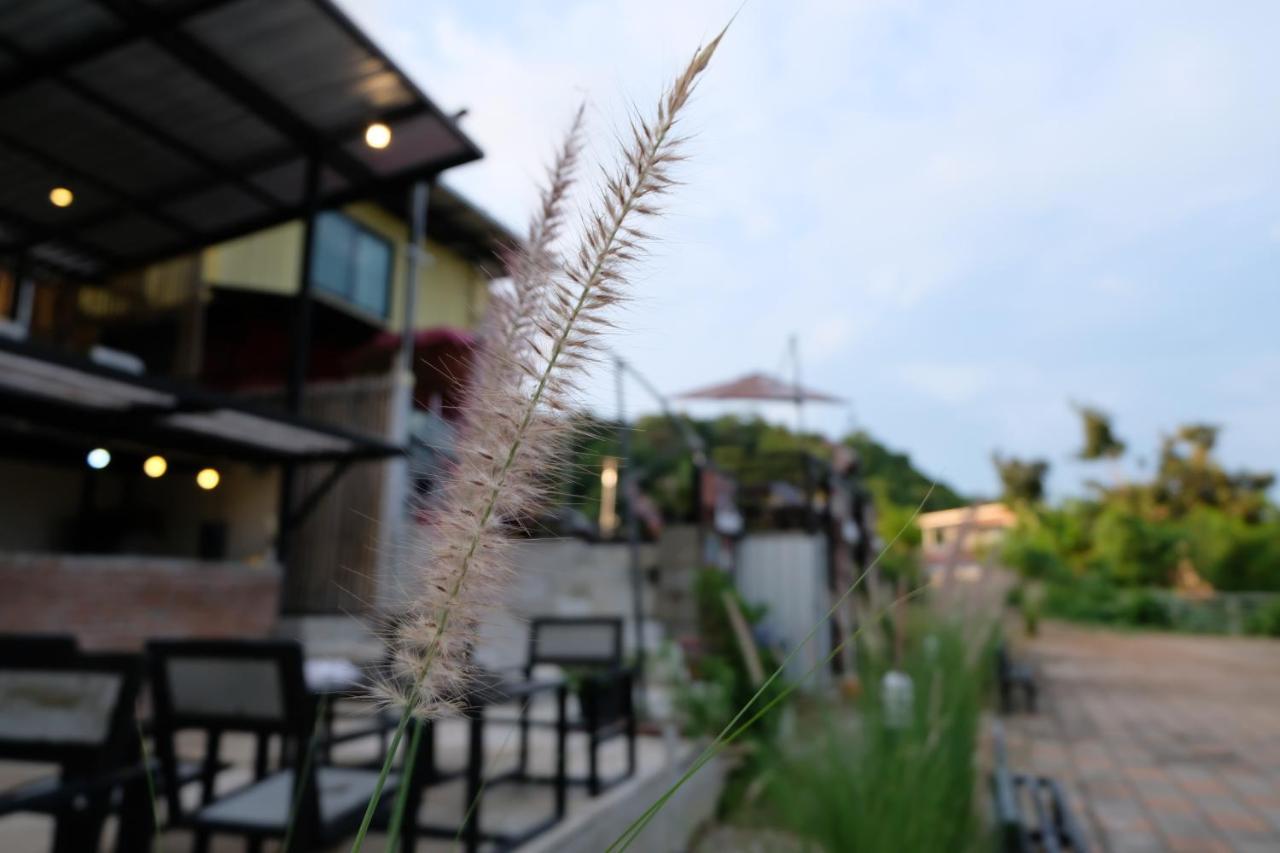 Hotel Inbox Living Rimkhong Chiang Khan Exterior foto